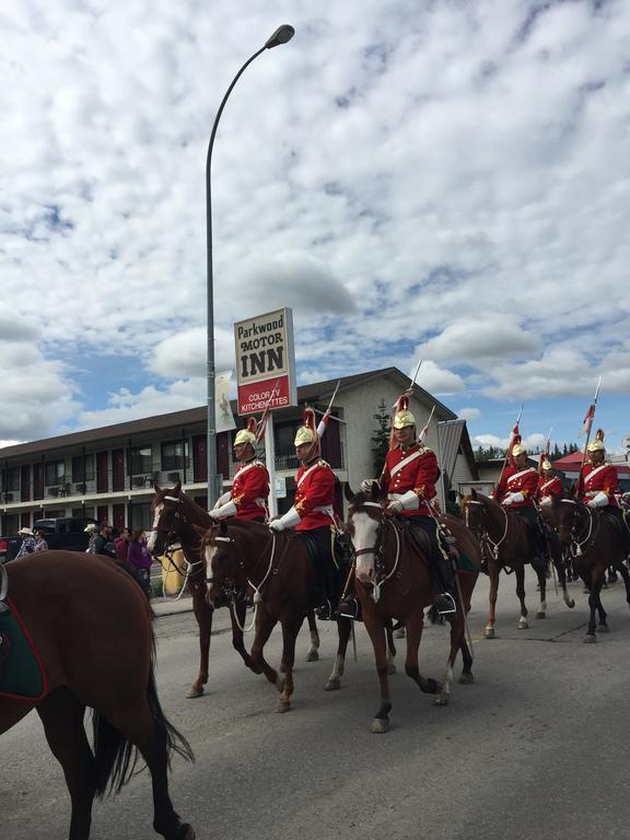 Parkwood Motor Inn Sundre Kültér fotó