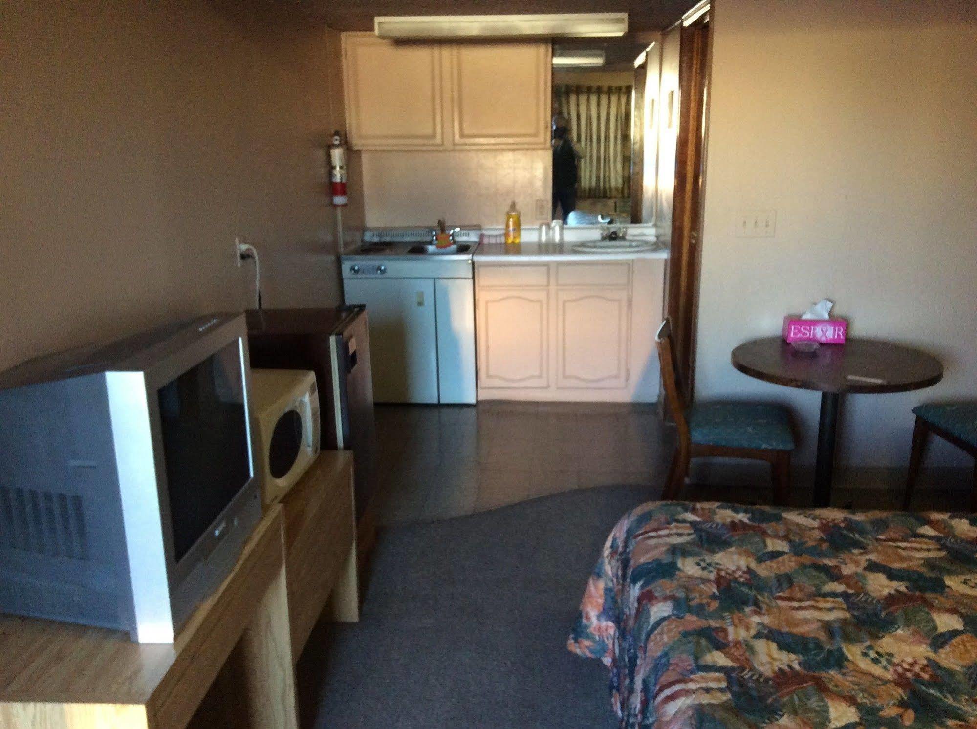 Parkwood Motor Inn Sundre Kültér fotó