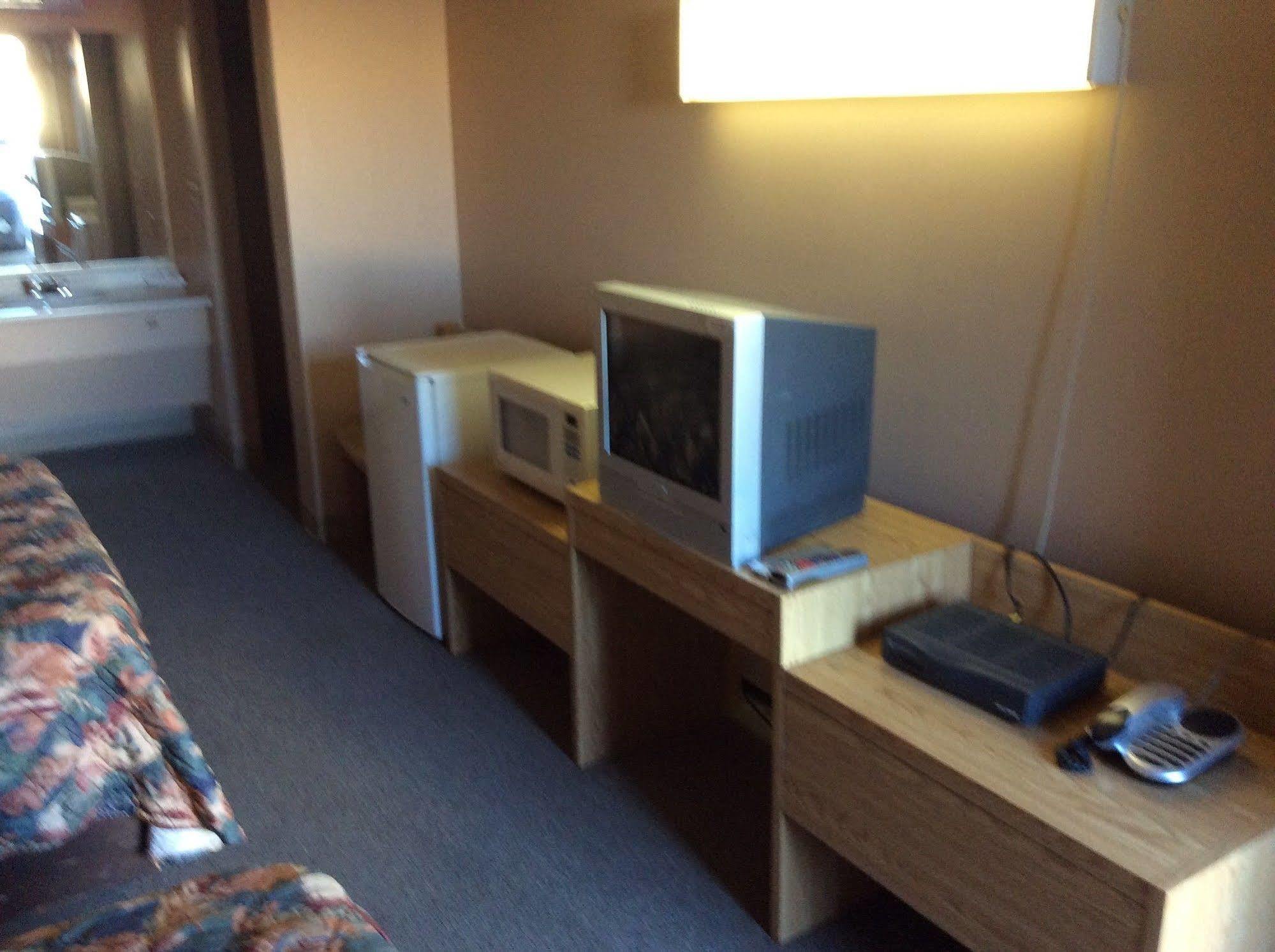 Parkwood Motor Inn Sundre Kültér fotó