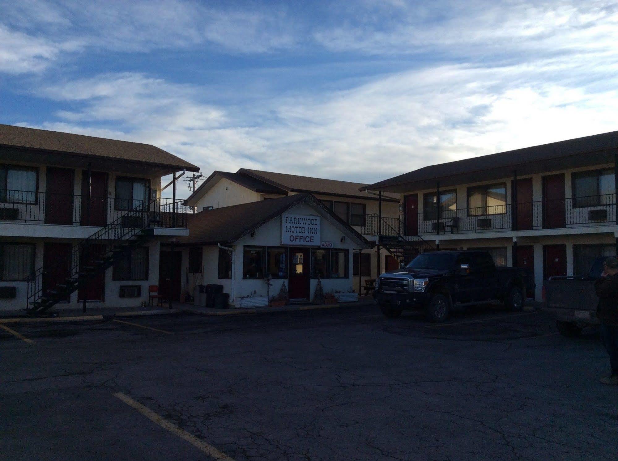 Parkwood Motor Inn Sundre Kültér fotó